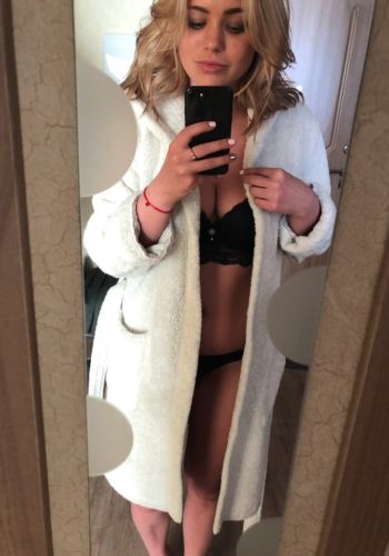 Шлюха Аня (23), Орехово-Борисово Южное, 3,500 ₽ час, Минет в презервативе, Минет без резинки, тел +7(999)563-26-03