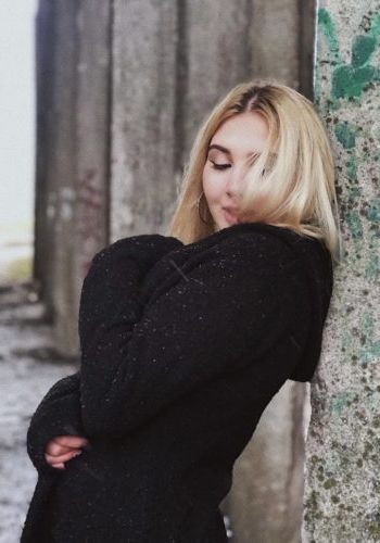 Шлюха Арина (27), Косино, 4,000 ₽ час, Минет без резинки, Минет глубокий, тел +7(902)780-43-57
