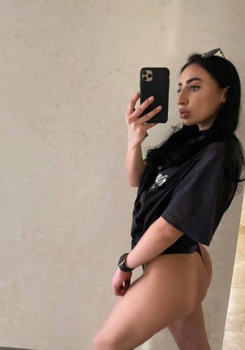 Массажистка Лиза (28), Полежаевская, 3,000 ₽ час, Минет в презервативе, Массаж расслабляющий, тел +7(952)361-71-80