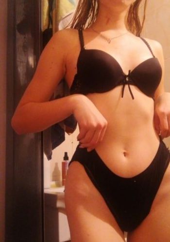 Проститутка Анюта (26), 3,000 ₽ час, Минет в презервативе, Стриптиз профи, тел +7(900)960-64-67