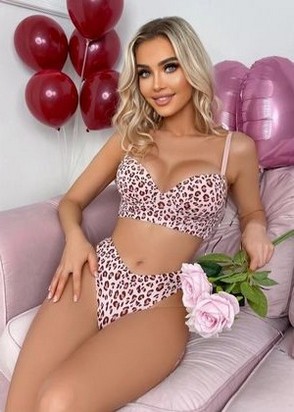 Шлюха Катя (26), Алексеевская, 6,000 ₽ час, Массаж классический, Массаж расслабляющий, тел +7(950)864-87-23
