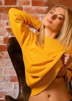 Массажистка Карина (24), Шаболовская, 3,000 ₽ час, Массаж эротический, Госпожа, тел +7(929)750-39-39