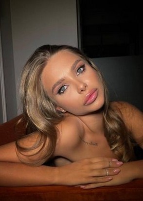 Содержанка Вика (24), 18,000 ₽ час, Минет в презервативе, Окончание на грудь, тел +7(904)975-70-94