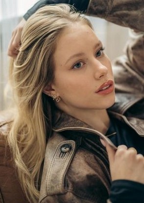 Профессионалка Агата (23), Шелепиха, 18,000 ₽ час, Минет в презервативе, Окончание на грудь, тел +7(904)891-58-42