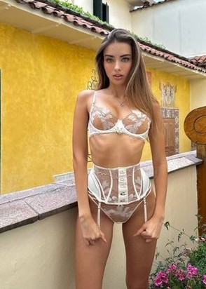 Шлюха Олеся (25), Улица академика Янгеля, 8,000 ₽ час, Окончание на грудь, Стриптиз не профи, тел +7(989)950-46-24