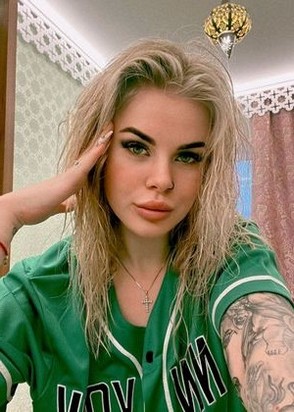 Массажистка Карина (22), Шаболовская, 3,000 ₽ час, Стриптиз не профи, Легкая доминация, тел +7(952)419-38-86