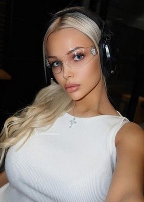 Куртизанка Юлиана (23), Шаболовская, Окончание на грудь, Окончание на лицо, тел +7(918)234-63-09