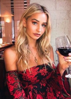 Массажистка Лара (25), Коньково, 3,000 ₽ час, Минет глубокий, Стриптиз не профи, тел +7(991)102-96-13