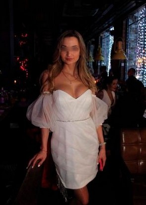 Массажистка Лариса (34), Чеховская, 8,000 ₽ час, Минет в презервативе, Окончание на грудь, тел +7(988)174-85-01