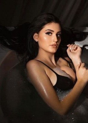 Массажистка Аделина (21), Университет, 5,000 ₽ час, Игрушки, Минет в презервативе, тел +7(952)706-89-75