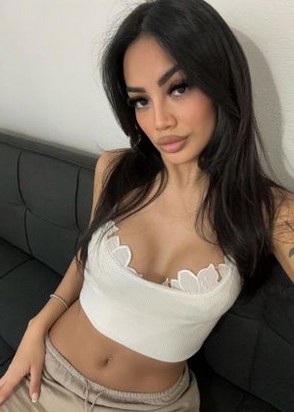 Эскортница Карина (24), Студенческая, 12,000 ₽ час, Минет без резинки, Стриптиз не профи, тел +7(988)493-27-93