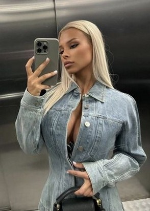 Путана Александра (25), Ясенево, 10,000 ₽ час, Минет без резинки, Стриптиз не профи, тел +7(937)683-91-36