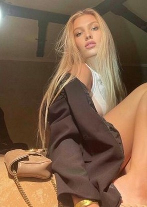 Проститутка Арина (23), Ленинский проспект, 3,000 ₽ час, Окончание в рот, Фото/видео съемка (доп.), тел +7(995)984-10-54