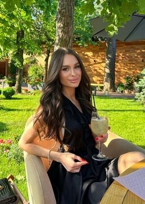 Проститутка Вика (24), ВДНХ, 8,000 ₽ час, Минет в презервативе, Массаж классический, тел +7(937)684-37-85