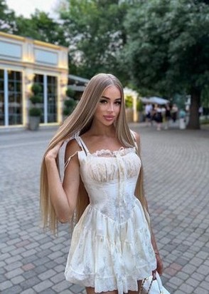 Шлюха Эля (22), Ясенево, 8,000 ₽ час, Окончание на лицо, Стриптиз не профи, тел +7(931)042-10-34