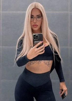 Шлюха Мариша (25), Студенческая, 8,000 ₽ час, Минет без резинки, Легкая доминация, тел +7(999)754-48-49