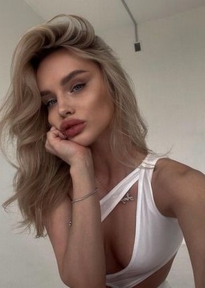 Шлюха Лиза (24), Шипиловская, 8,000 ₽ час, Минет в презервативе, Массаж профессиональный, тел +7(953)450-19-10