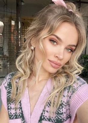 Шлюха Ксения (22), Фрунзенская, 10,000 ₽ час, Минет в презервативе, Массаж расслабляющий, тел +7(908)317-94-15