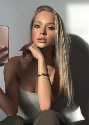 Индивидуалка Юни (25), Ясенево, 10,000 ₽ час, Окончание на грудь, Стриптиз профи, тел +7(989)203-78-90