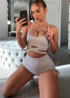 Шлюха Афина (24), Теплый Стан, 10,000 ₽ час, Окончание на грудь, Массаж классический, тел +7(917)760-45-25