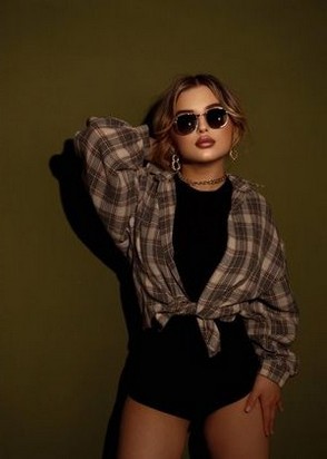 Шлюха Анюта (22), Кузьминки, 8,000 ₽ час, Секс классический, Массаж классический, тел +7(978)649-95-73