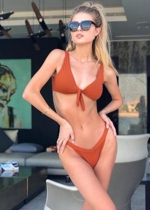 Профессионалка Лина (26), Севастопольская, 10,000 ₽ час, Минет без резинки, Массаж эротический, тел +7(921)489-18-84