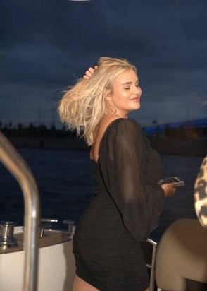 Эскортница Мира (23), Выставочная, 10,000 ₽ час, Окончание на грудь, Стриптиз не профи, тел +7(988)561-94-17