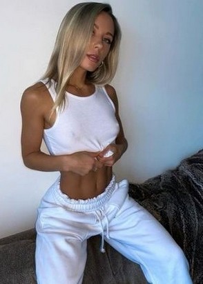 Куртизанка Карина (21), Лермонтовский проспект, 2,500 ₽ час, Минет в презервативе, Минет без резинки, тел +7(995)718-63-70