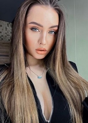 Профессионалка Ева (24), Чеховская, 8,000 ₽ час, Окончание на лицо, Массаж профессиональный, тел +7(991)784-90-13