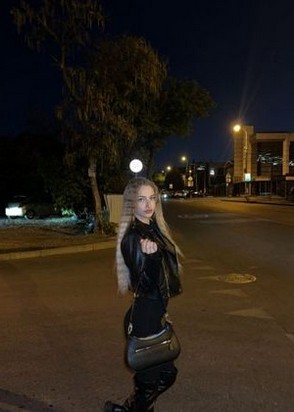 Проститутка Арина (20), Университет, 17,000 ₽ час, Окончание на грудь, Массаж расслабляющий, тел +7(978)531-78-29