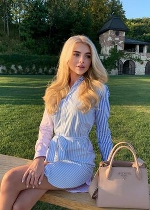Путана Саша (24), Лермонтовский проспект, 8,000 ₽ час, Секс классический, Стриптиз не профи, тел +7(999)549-40-82