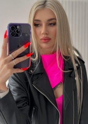 Шлюха Саша (25), Алексеевская, 15,000 ₽ час, Минет в презервативе, Массаж эротический, тел +7(918)086-52-02