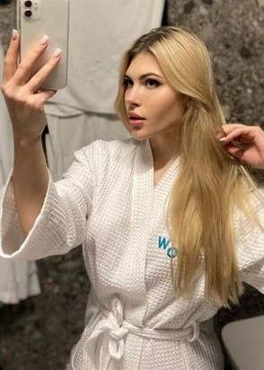 Путана Гузель (21), Алексеевская, 8,000 ₽ час, Игрушки, Минет в презервативе, тел +7(989)891-98-28