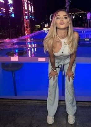 Проститутка Жанна (20), Шаболовская, 10,000 ₽ час, Минет в презервативе, Окончание на лицо, тел +7(999)184-81-90